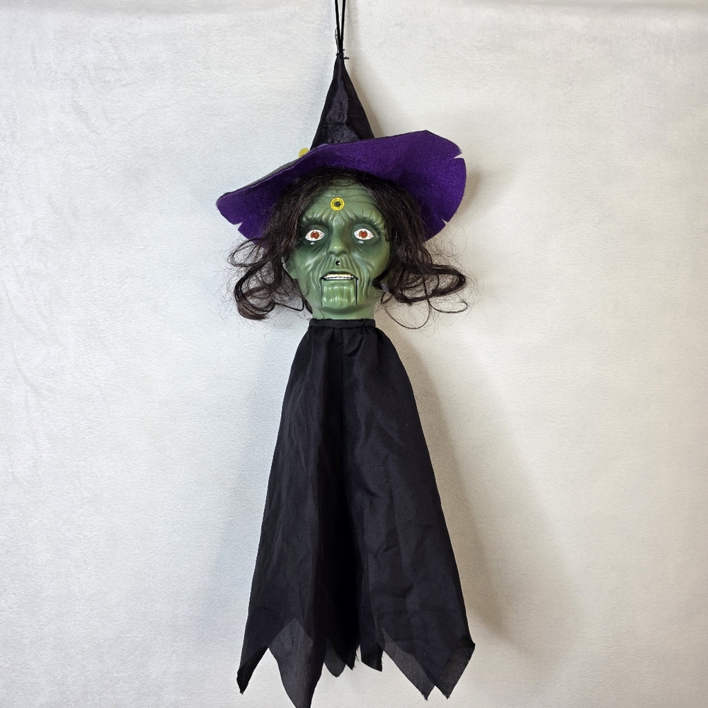 Vintage Gemmy Hanging Animated Witch Head Prop Light up Eyes Halloween.